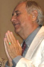 Robert Bruce with false 'diamond ring'
