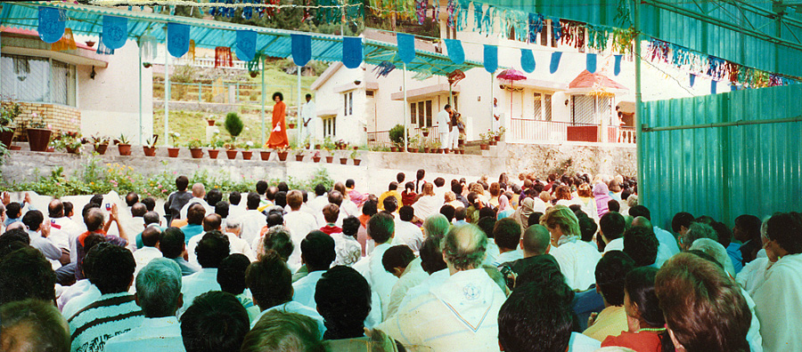Sai Baba darshan, Kodai - 1994
