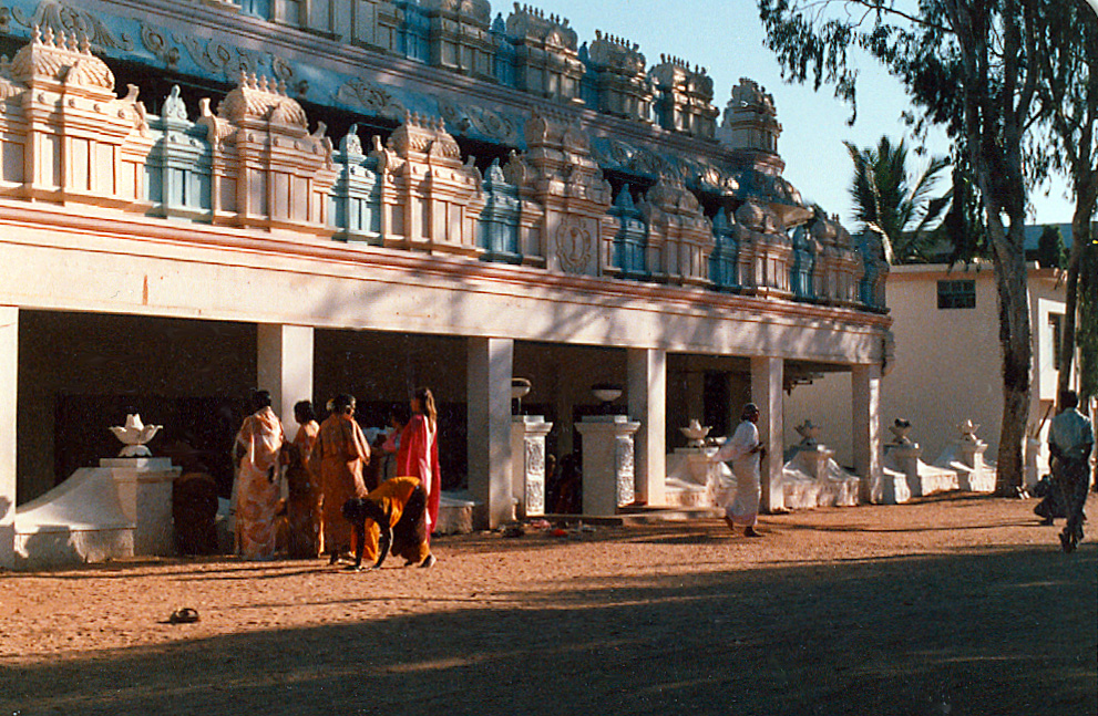 Temple entrance for ladies - Prashanthi Nilayam (copyright Priddy)
